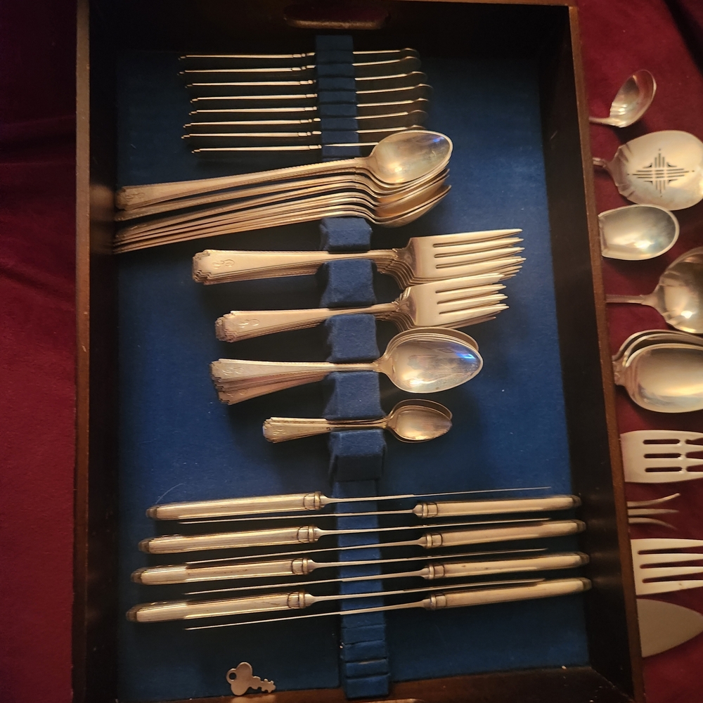 Wallace Silversmiths Classic Silver Flatware Set
